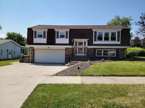 901 Mohawk Dr, Crown Point, IN 46307 photo 1