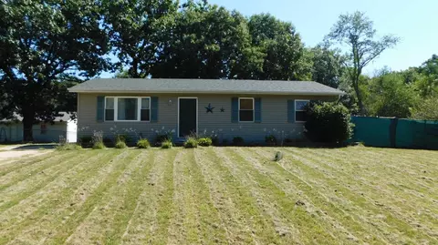9589 N 490, De Motte, IN 46310 photo 1