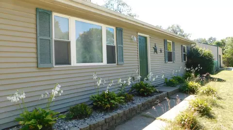 9589 N 490, De Motte, IN 46310 photo 3