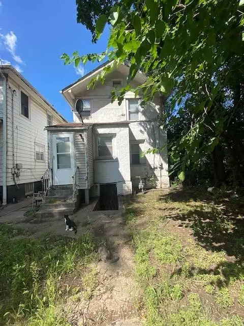 643 Harrison St, Gary, IN 46402 photo 4