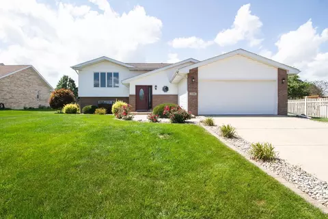 8496 Heather Ct, Saint John, IN 46373 photo 2