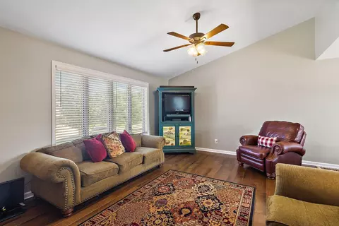 8496 Heather Ct, Saint John, IN 46373 photo 3