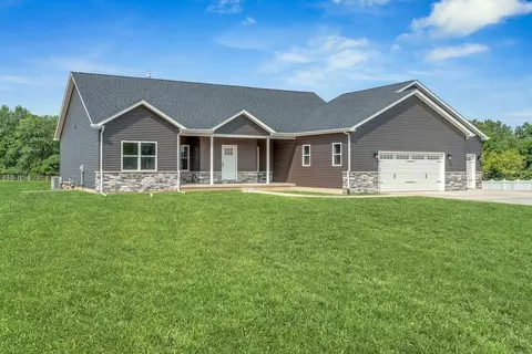 455 Farmview Dr, Valparaiso, IN 46383 photo 1