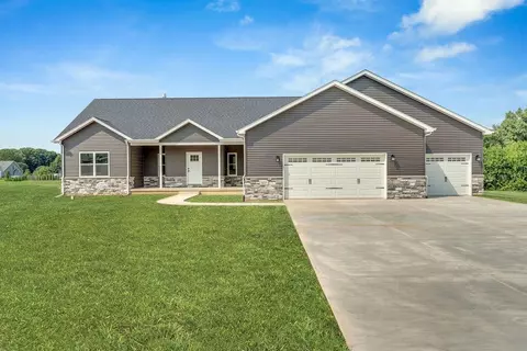 455 Farmview Dr, Valparaiso, IN 46383 photo 2
