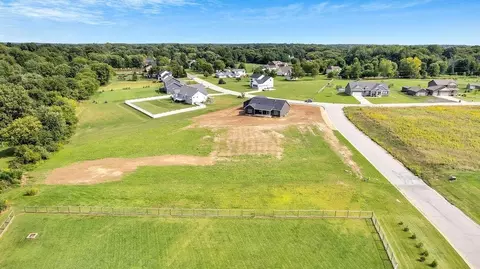 455 Farmview Dr, Valparaiso, IN 46383 photo 16