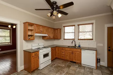 309 E St, La Porte, IN 46350 photo 7