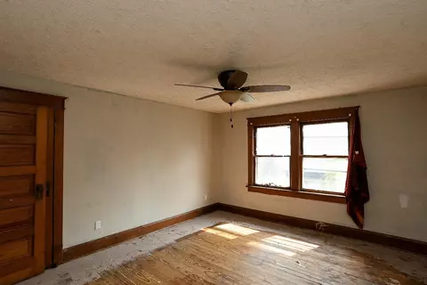 309 E St, La Porte, IN 46350 photo 15