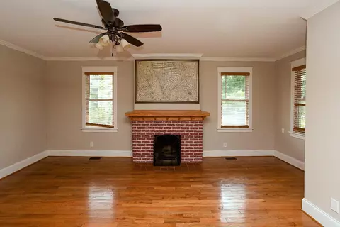 309 E St, La Porte, IN 46350 photo 3