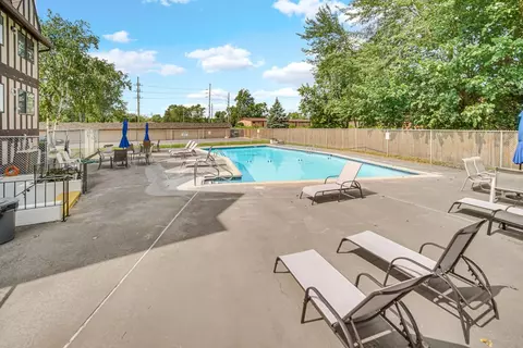 415 Old Stone Rd #D-7, Munster, IN 46321 photo 8
