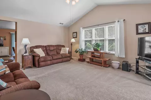 5814 Anthony Ct, Griffith, IN 46319 photo 4