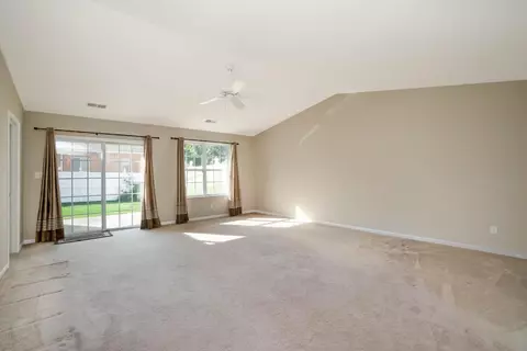 7036 Tompkins Ct, Griffith, IN 46319 photo 2