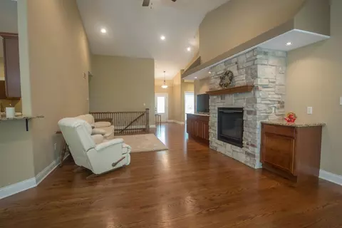 2602 Westwind Dr, Valparaiso, IN 46385 photo 9