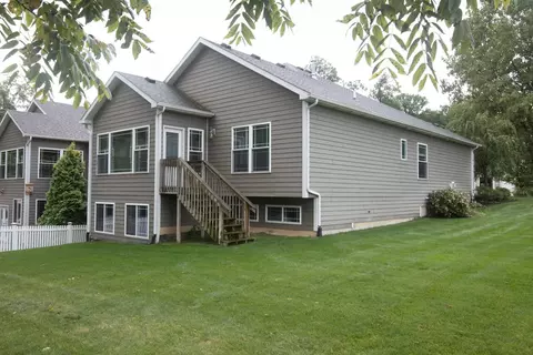 2602 Westwind Dr, Valparaiso, IN 46385 photo 3