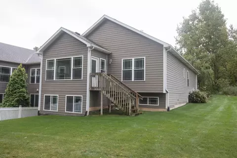 2602 Westwind Dr, Valparaiso, IN 46385 photo 4