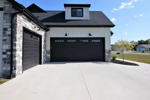 6554 Blackthorn Dr, De Motte, IN 46310 photo 3
