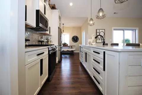 6554 Blackthorn Dr, De Motte, IN 46310 photo 16