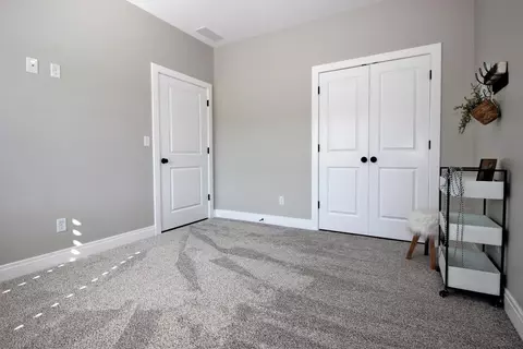 6554 Blackthorn Dr, De Motte, IN 46310 photo 25