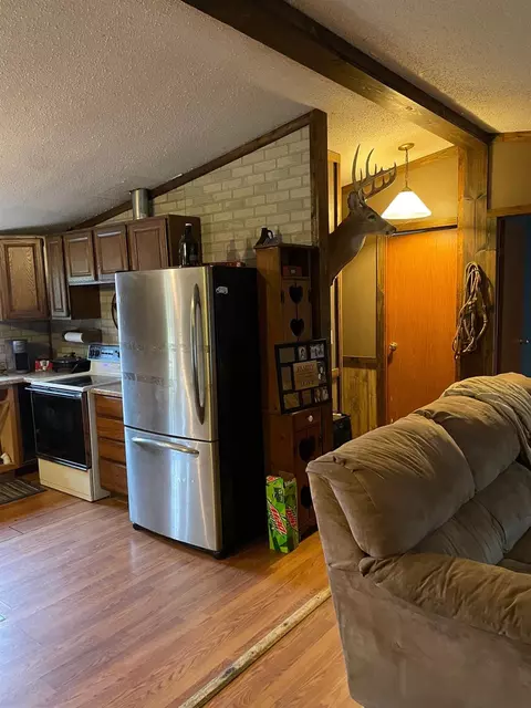 8498 E 200, Grovertown, IN 46531 photo 4