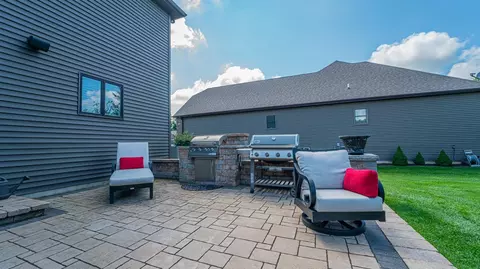 421 W Sandhurst Dr, Valparaiso, IN 46385 photo 38