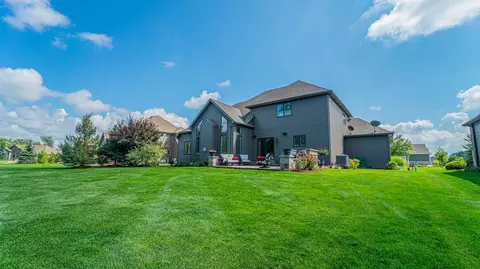 421 W Sandhurst Dr, Valparaiso, IN 46385 photo 39