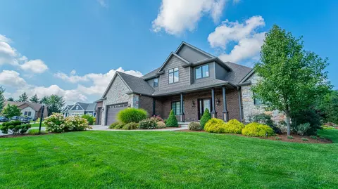 421 W Sandhurst Dr, Valparaiso, IN 46385 photo 2