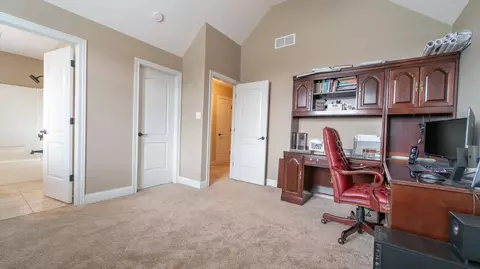421 W Sandhurst Dr, Valparaiso, IN 46385 photo 28