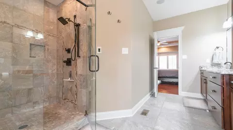 421 W Sandhurst Dr, Valparaiso, IN 46385 photo 25