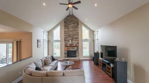 421 W Sandhurst Dr, Valparaiso, IN 46385 photo 10