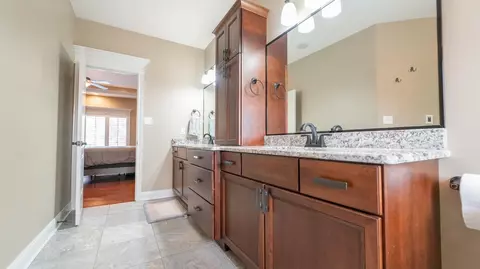 421 W Sandhurst Dr, Valparaiso, IN 46385 photo 23