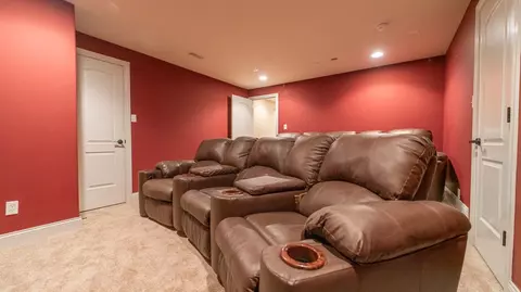 421 W Sandhurst Dr, Valparaiso, IN 46385 photo 34