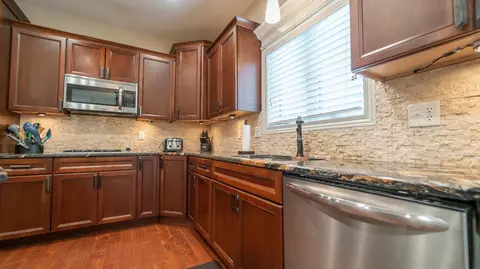 421 W Sandhurst Dr, Valparaiso, IN 46385 photo 17