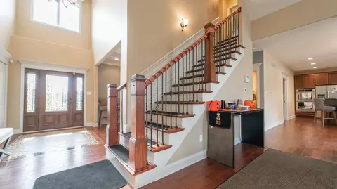 421 W Sandhurst Dr, Valparaiso, IN 46385 photo 5