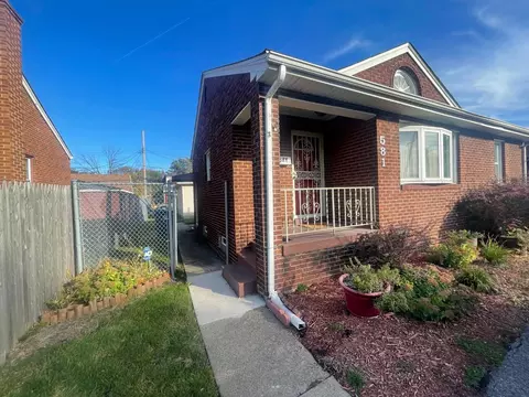 581 Chase St, Gary, IN 46404 photo 1