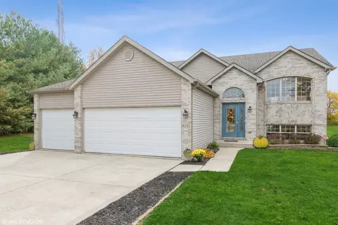 8137 E 96th Ct, Crown Point, IN 46307 photo 2
