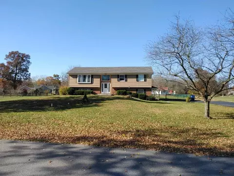 6986 Windsor Dr, De Motte, IN 46310 photo 1