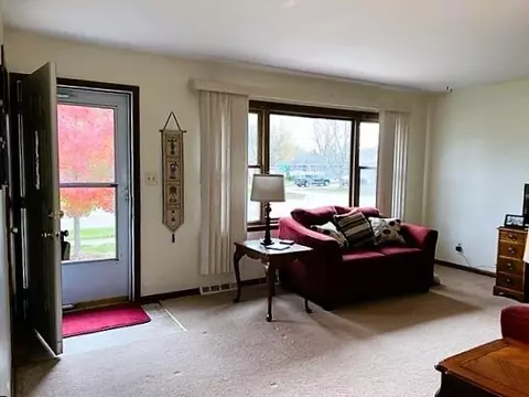 924 Northgate Dr, Dyer, IN 46311 photo 3