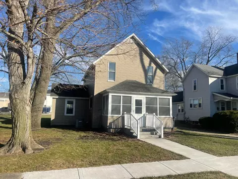 211 S Logan St, Winamac, IN 46996 photo 2