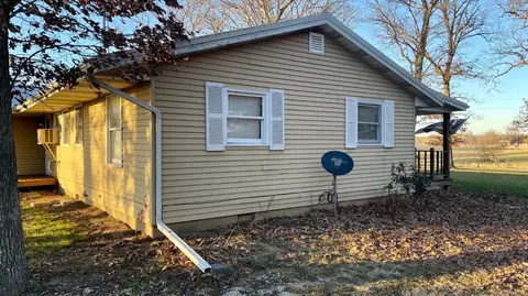 2043 E 330, Winamac, IN 46996 photo 4