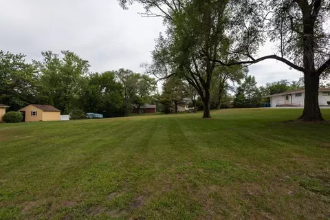 404 10th St, De Motte, IN 46310 photo 4