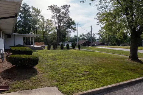 404 10th St, De Motte, IN 46310 photo 6