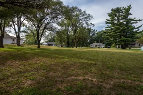 404 10th St, De Motte, IN 46310 photo 3