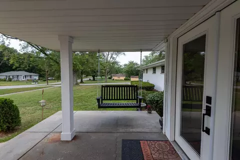 404 10th St, De Motte, IN 46310 photo 5