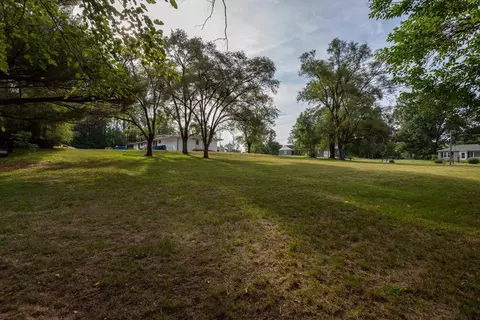 404 10th St, De Motte, IN 46310 photo 2