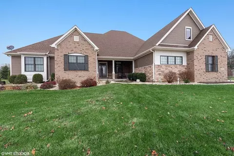 372 Lewis Ct, Valparaiso, IN 46383