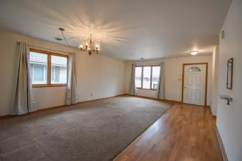 954 Ivanhoe Ln, Dyer, IN 46311 photo 4