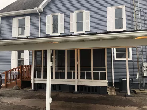910 E St, La Porte, IN 46350 photo 3