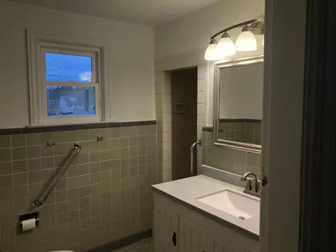 910 E St, La Porte, IN 46350 photo 17