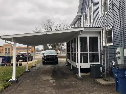 910 E St, La Porte, IN 46350 photo 2