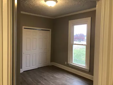 910 E St, La Porte, IN 46350 photo 15