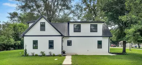 369 E Grove St, Wheatfield, IN 46392 photo 2